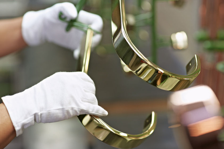 Handmade in Germany: Viele Arbeitsschritte werden im Iserlohner Werk von Dornbracht immer noch von Hand gemacht. Durch sorgfältige Kontrolle nach jedem Arbeitsschritt garantiert der Hersteller Manufakturqualität auf höchstem Niveau.