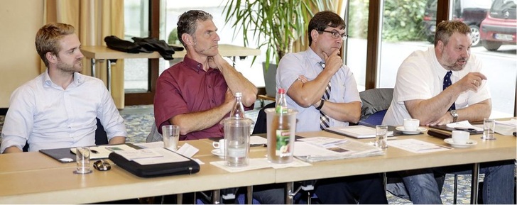 Die Einhaltung der Trinkwasserhygiene bis zum letzten Zapfhahn stand einmal mehr im Mittelpunkt (v.l.): Martin Schrills (Sachsen-Anhalt), Klaus Rüttiger und Thomas Heidfeld (beide Bayern) sowie Carsten Metelmann (Hessen).