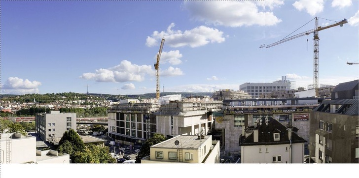 Die Baugrube für den berüchtigten Stuttgarter Bahnhof ist noch nicht ganz ausgehoben, da wird das Gelände drum herum schon eifrig zugebaut: Nicht nur das Einkaufszentrum Milaneo (zweite Reihe im Vordergrund) wurde dabei mit modernen Wärme- und Wasserzählern ausgestattet.