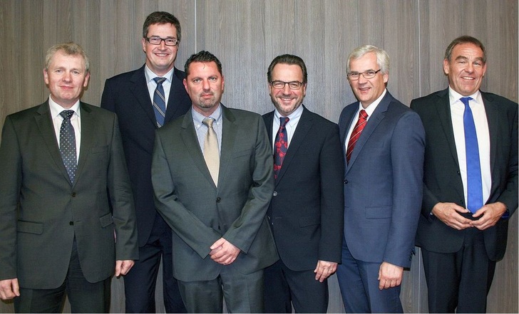 Der aktuelle IWO-Vorstand (v. l.): Nikolaus Gehrs, Rainer Scharr, Martin Heins (stellvertretender Vorsitzender), Klaus Hermes, Jörg Debus sowie der Vorsitzende Stefan Brok.