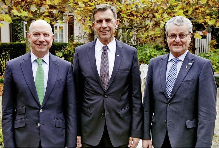 Einstimmiges Vertrauensvotum für den neuen VDS-Vorstand (v.l.): Andreas Dornbracht, Hartmut Dalheimer und Manfred Stather. Das vierköpfige Gremium komplettiert Dr. Rolf-Eugen König, der in Unkel nicht teilnehmen konnte.