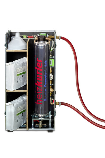 Für seine mobilen Heizzentralen bietet Heizkurier optional die Aufbereitung des Heizungswassers nach VDI 2035 an — mit Technik von Magnetic.