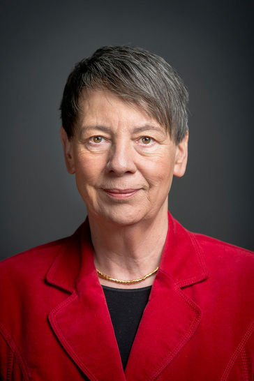 Bundesbauministerin Dr. Barbara Hendricks hat die Schirmherrschaft über die Aktion Barrierefreies Bad übernommen.