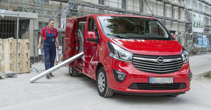 



Nicht immer ist Platz auf der Baustelle: Muss man eine Parknische für den kompakten Transporter finden – hier der Opel Vivaro in Normallänge (L1H1) –, reicht die übliche Größe einer Parkbucht aus.
