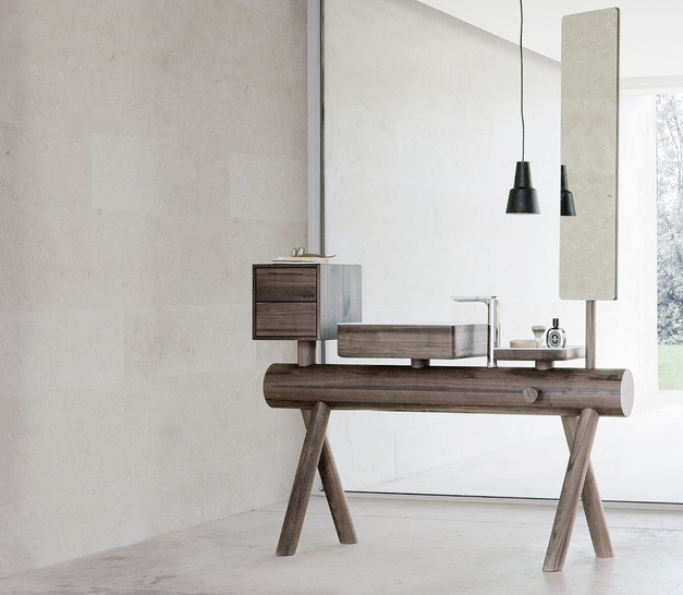 
Handwerks- und Fertigungskunst: Durch die Verbindung des warmen, natürlichen Werkstoffs Holz erhält das Badezimmer einen wohnlichen Charakter. 



