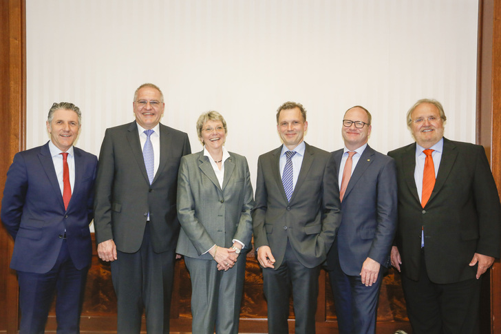 Das Figawa-Präsidium (v. l.): Pietro Mariotti, Dr. Günter Stoll, Gudrun Lohr-Kapfer, Jörn Winkels, Dr. Ralph Donath, Prof. Bernd H. Schwank. Es fehlt: Michael Calovini.