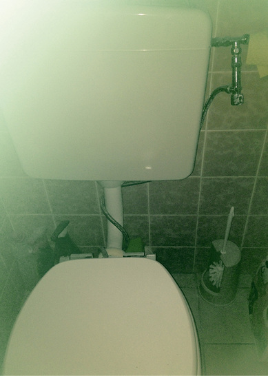 
Dieses abenteuerliche „Dusch-WC“ hat uns Tobias Kirschvink aus Hannover zugeschickt.
