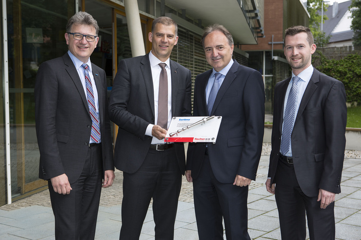 Joint Venture gegründet: Reinhold Braun, Geschäftsführender Gesellschafter Sortimo, Dr. Christian Heine, Geschäftsführer Fischerwerke, Klaus Emler Geschäftsführender Gesellschafter Sortimo, und Günther Hirt, Projektleiter Fisco, Zusmarshausen.