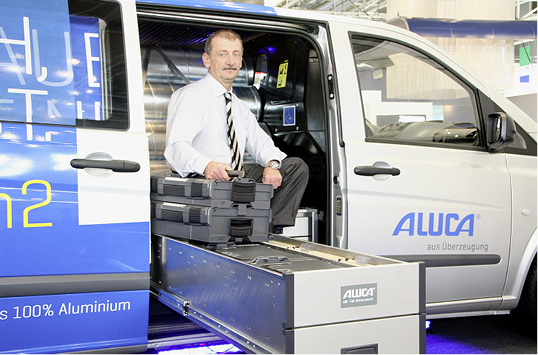 



Ein Entwickler und sein Werk: Friedrich Beißwenger hat seine Einrichtungen aus Aluminium stetig ausgebaut.
