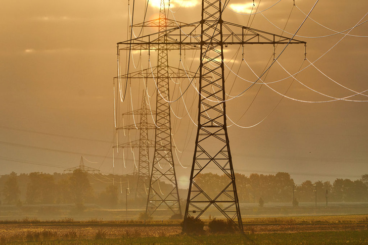 Intelligente Zähler sollen künftig Stromnetze stabilisieren. Doch die Idee ist offensichtlich nicht zu Ende gedacht, wie die Physiker der Uni Bremen herausgefunden haben.
