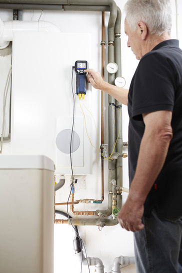 Der Messaufbau für den Brennwert-Check nimmt wenige Minuten in Anspruch. Vor der Messung wird der Prüfer durch das Menü des Messgerätes geführt.