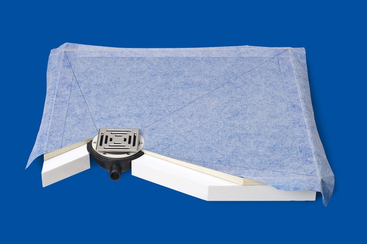 Grumbach bietet superflache Duschelemente aus FCKW-freiem PUR an.