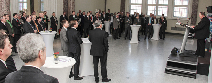 <p>
Rund 100 Gäste diskutierten beim SHKontakt-Treff des Fachverbands SHK Baden-Württemberg.
</p>