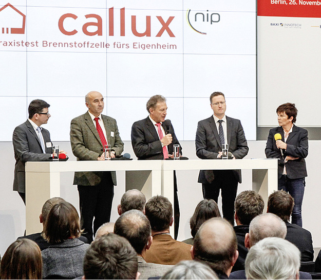 
Callux-Abschlussveranstaltung: Alexander Dauensteiner, Vaillant Group; Prof. Dr. Wolfram Munch, EnBW; Norbert Barthle, parlamentarischer Staatssekretär; Dr. Klaus Bonhoff, NOW GmbH und Dr. Ursula Weidenfeld, Moderatorin. 
