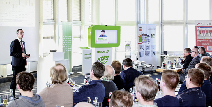 
Prof. Bert Oschatz (Institut für Technische Gebäudeausrüstung Dresden) zeigte in Oberhausen auf, welche Heizungsanlagen in den nächsten Jahren Favoriten werden könnten.
