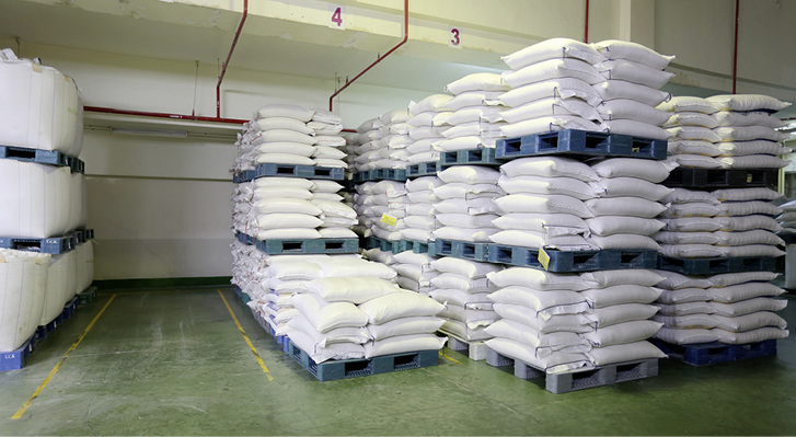 



Schluss mit dem gewollten Rohrschutz durch Kalk: Das kommunale Kalklager von Köln wird bald überflüssig sein, glaubt man den Gerüchten aus Berlin und Brüssel zum Kalkverbot.
