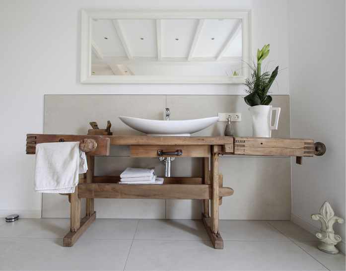 
Der Planung eine besondere Note verleihen: Im neuen Badezimmer kann durchaus eine Werkbank ihren Platz finden.
