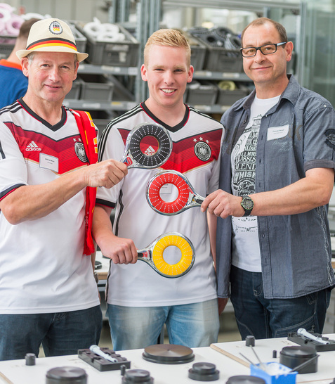 Infos zu Produkten, Werksführungen und die Montage einer eigenen Handbrause ­standen beim Grohe Tag auf dem Programm in Lahr. v. l.: Wilfried Müller, Sascha Wendt und ­Thomas Hansal, Firma Winter.