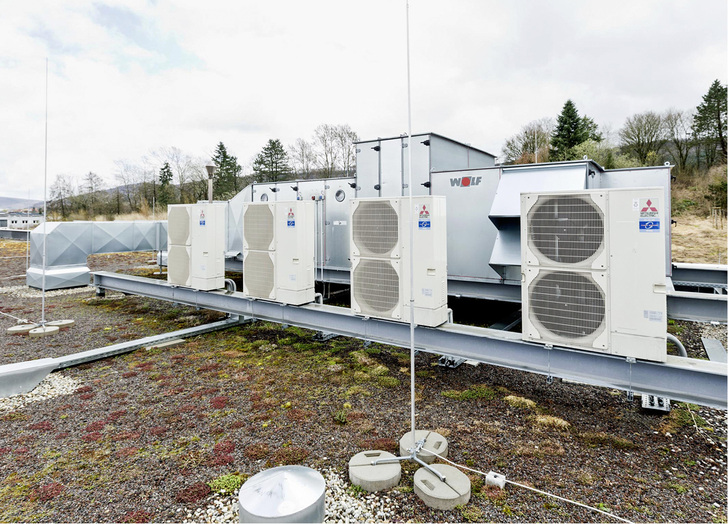 
Die gleichzeitige Wärme- und Kälteversorgung von Zentrallüftungsgeräten durch Direktverdampfungssysteme hat sich in den letzten Jahren stark entwickelt. 



