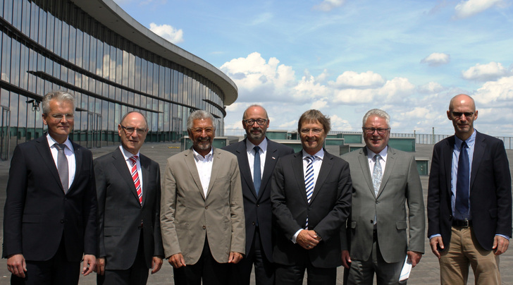 Vorstand und Geschäftsführung des FGK (v.l.): Christoph Kaup , Ulrich Pfeiffenberger, Karl-Walter Schuster, Gerhard Warnke, Günther Mertz, Robert Baumeister, Marc-Oliver Stulz. Es fehlt: Manfred Greis.