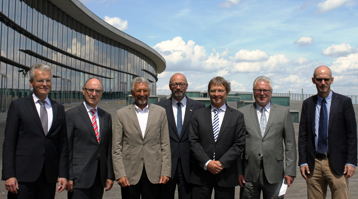 Vorstand und Geschäftsführung des FGK (v.l.): Christoph Kaup , Ulrich Pfeiffenberger, Karl-Walter Schuster, Gerhard Warnke, Günther Mertz, Robert Baumeister, Marc-Oliver Stulz. Es fehlt: Manfred Greis. - © FGK
