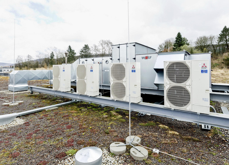 Die gleichzeitige Wärme- und Kälteversorgung von Zentrallüftungsgeräten durch Direktverdampfungssysteme hat sich in den letzten Jahren stark entwickelt.