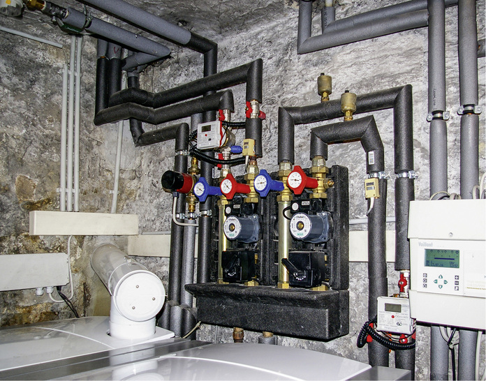 



Bei einem Kesseltausch empfiehlt sich eine Analyse der Wärmeverteilung und -übergabe, sobald mehr als ein Heizkreis anliegt. 
