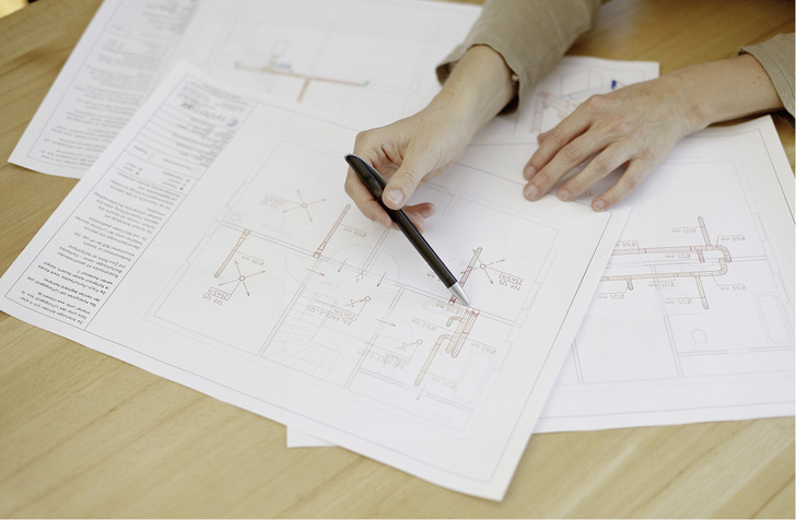 



Die DIN 1946-6 verlangt für Neubauten und energetische Sanierungsvorhaben mit mehr als einem Drittel erneuerter Fensterfläche ein Lüftungskonzept.
