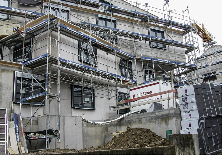 
In Neubauten mit Wärmepumpenanlagen eignet sich ein mobiler Wärmeerzeuger zur Unterstützung der Estrichtrocknung.



