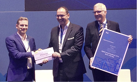 
Die Verleihung des ersten „Digital Award Handwerk“ (v. l.): Stephan Theiß (Gelbe Seiten), Marc Trümper (PTS), Wilhelm Schuster (Richter + Frenzel).



