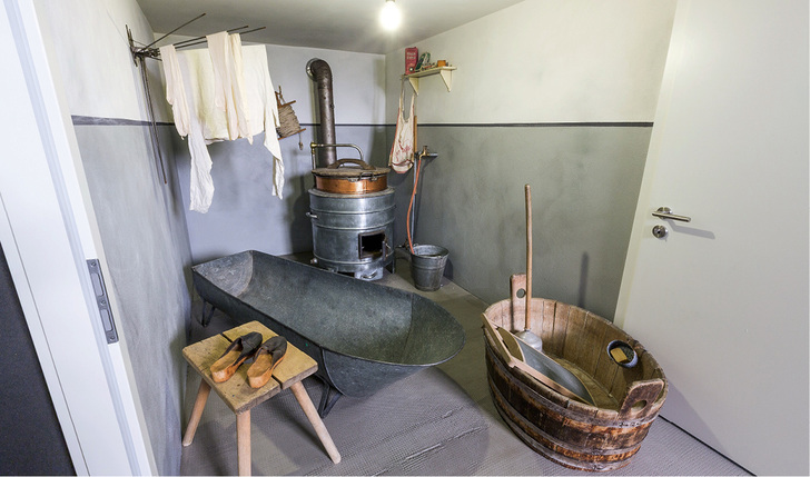Bestenfalls funktional: das Bad der 20er-Jahre mit Zuber. Immerhin: Es verfügte bereits über eine dezentrale Warmwasserbereitung.

&nbsp;

