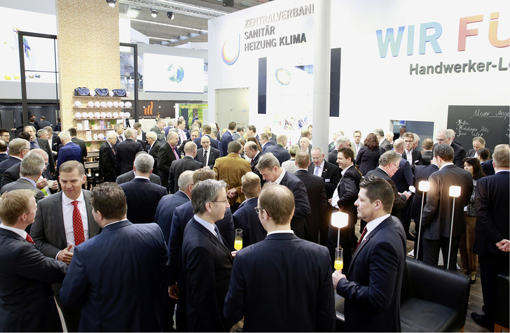 
Schon eine kleine Tradition: Am dritten ISH-Messemorgen lädt der ZVSHK Repräsentanten zahlreicher Marktpartner zum Pressefrühstück ein.
