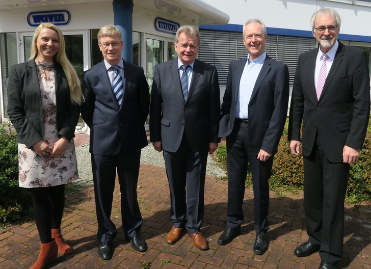 Fast 40 Teilnehmer konnte Geschäftsführer Axel Grimm (Vierter von rechts) im Rahmen der ordentlichen Mitgliederversammlung des BVF in Twist begrüßen.