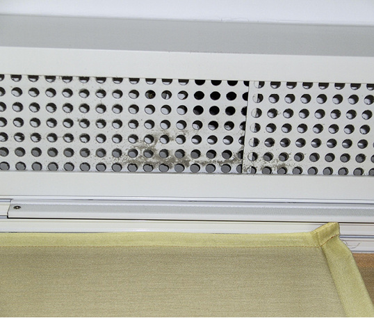 
Da kommt vermutlich keine saubere Atemluft raus. Wenn’s gesund macht …
