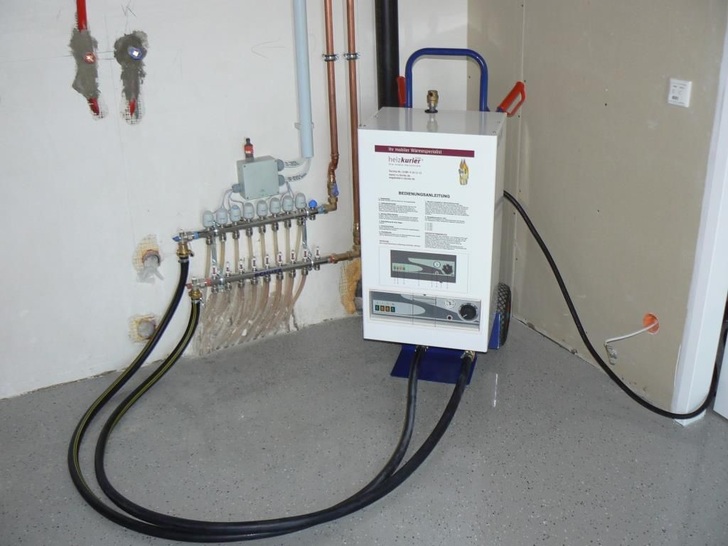 EZ an Fußboden-Heizung angeschlossen - © Heizkurier
 EZ an Fußboden-Heizung angeschlossen