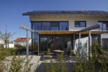 Dieses Sonnenhaus wird zu rund 60 % solar beheizt. - © Sonnenhaus-Institut / Petra Höglmeier
 Dieses Sonnenhaus wird zu rund 60 % solar beheizt.