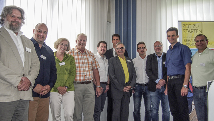 <p>
</p>

<p>
Der neue Vorstand in Hessen (v.l.): Martin Tischler, Christian Lotz, Sandra Dewald, Thomas Dresch, Frank Kauferstein, Geschäftsführer Björn Hendrischke, Peter Paul Thoma, Landesinnungsmeister Uwe Loth, Jörg Stehler, Thorsten Jakob und Martin Schneider.
</p> - © Fachverband SHK Hessen

