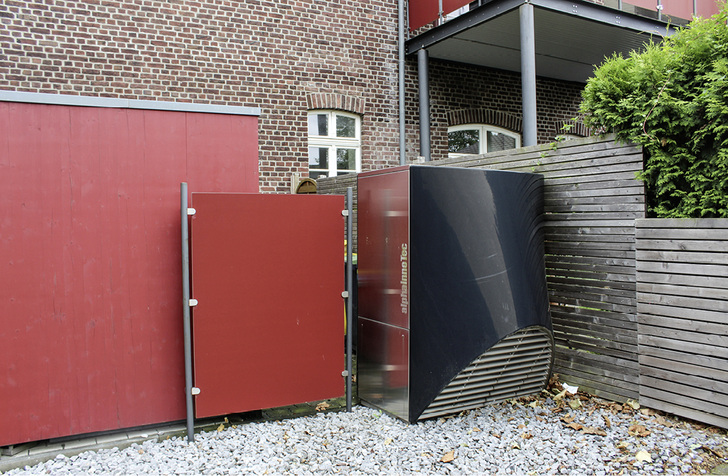 





Eine Möglichkeit, die Schallimmissionen zu senken, ist die Ableitung des Luftstromes nach unten. 

