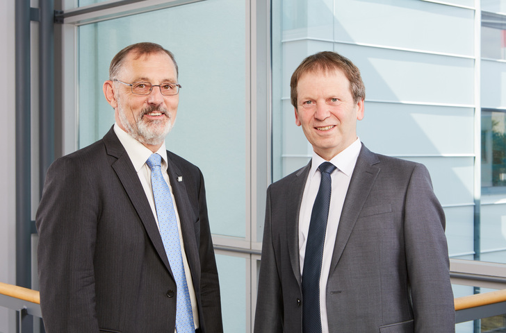 Dr. Andreas Bett und Prof. Dr. Hans-Martin Henning (v.l.) - © Fraunhofer ISE
