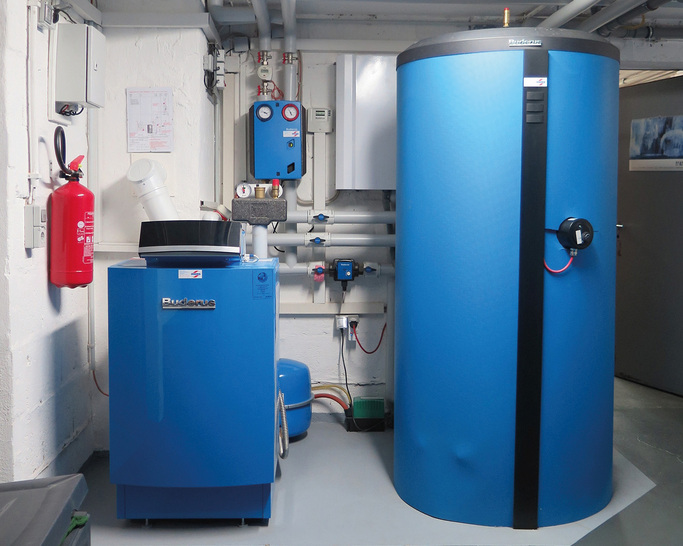 Effiziente Öl-Brennwertheizungen können gerade für Hausbesitzer im ländlichen Raum der Einstieg in die Energiewende sein.