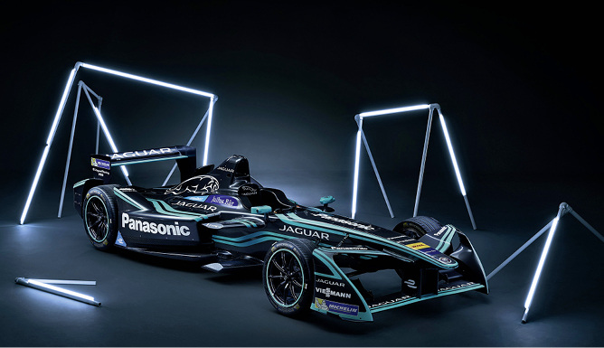 
Viessmann sponsert in der kommenden Formel E den Panasonic Jaguar Racing I-Type 2.



