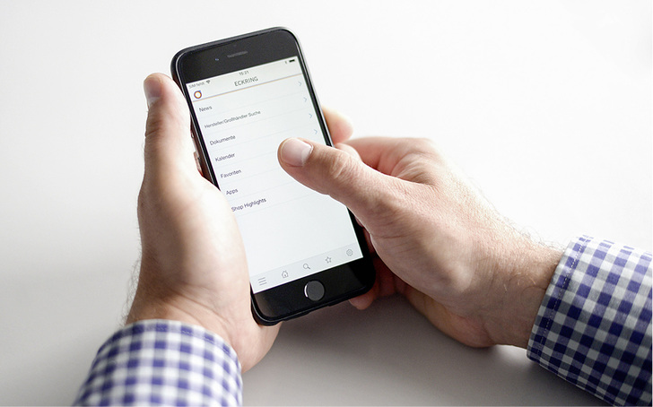 <p>
Eckring mit Mehrwert: Ein Fingertipp holt Infos der Berufsorganisation aufs Smartphone.
</p>

<p>
</p> - © ZVSHK

