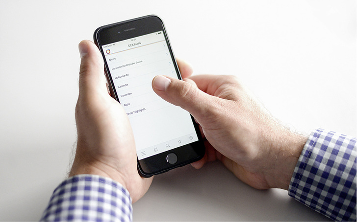 
Eckring mit Mehrwert: Ein Fingertipp holt Infos der Berufsorganisation aufs Smartphone.



