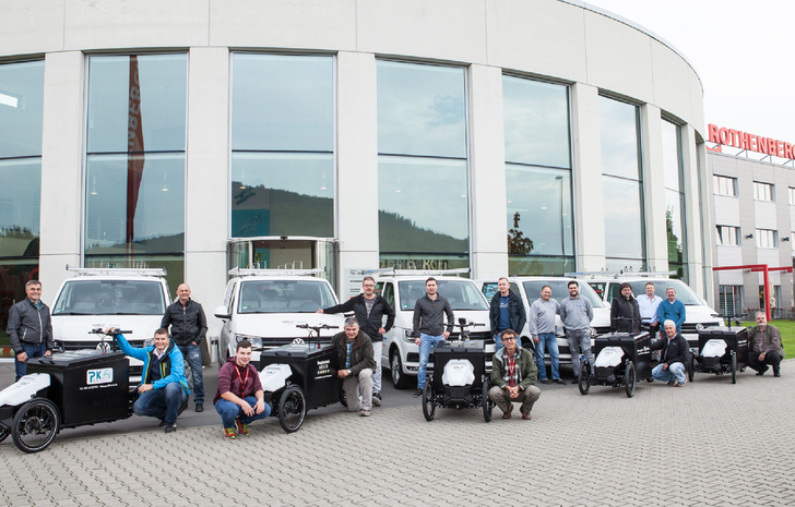 Alle Vorreiter des Projekts SHK Komplett übernahmen ihre Fahrzeuge in Kelkheim. - © Rothenberger
