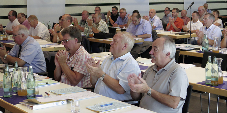 



Für seine Ansprache zum Thema „Mehr Mut in der SHK-Branche“ erhielt Joachim Butz in Überlingen viel Applaus.
