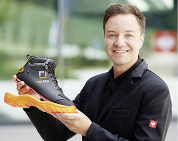 
Henning Strauss mit dem individuell konfigurierbaren Arbeitsschuh.



