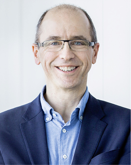 



Michael Schlenke
 ist Inhaber des Beratungsunternehmens „The Caretakers“ und Universal-Design-Experte. Der Handwerker und Betriebswirt hat zusammen mit dem BDIA (Bund Deutscher Innenarchitekten) eine Vortragsreihe unter der Überschrift „Wie werden wir im Alter wohnen? Zukunftsstrategien für die Aging Society“ ins Leben gerufen.
