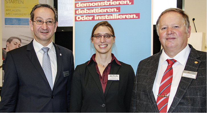 
Die Energiewende erfolgreich gestalten (v. l.): Hauptgeschäftsführer Wolfgang Becker, Maike Schmidt vom ZSW und der Fachverbandsvorsitzende Joachim Butz.



