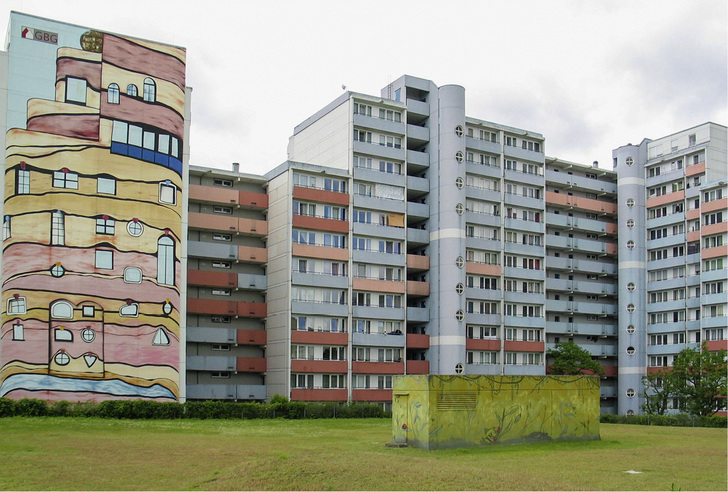 <p>

</p>

<p>

Die Wohnhochhäuser der Mannheimer Wohnungsbaugesellschaft GBG im Stadtteil Herzogenried werden in einem Masterplan durch die Käuffer & Co. Rhein-Neckar GmbH als Generalübernehmer umfassend saniert.

</p> - © Pressebüro DTS
