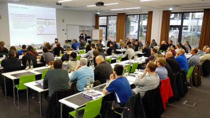 In Präsenz-Seminaren informieren KESSEL-Experten über aktuelle technische Entwicklungen und neue Normen. - © Kessel
 In Präsenz-Seminaren informieren KESSEL-Experten über aktuelle technische Entwicklungen und neue Normen.